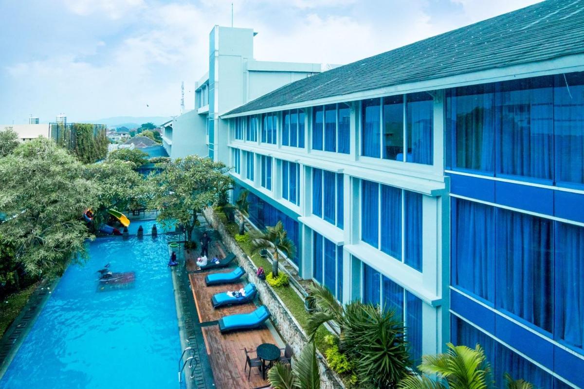 Emersia Hotel And Resort 반다르 람풍 외부 사진