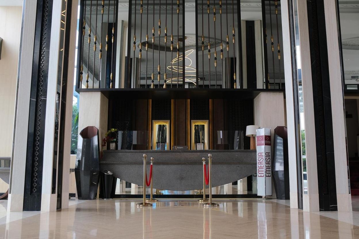 Emersia Hotel And Resort 반다르 람풍 외부 사진