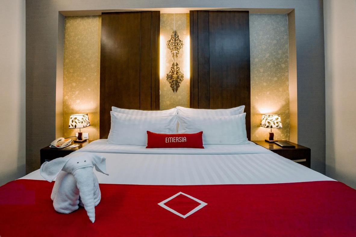 Emersia Hotel And Resort 반다르 람풍 외부 사진