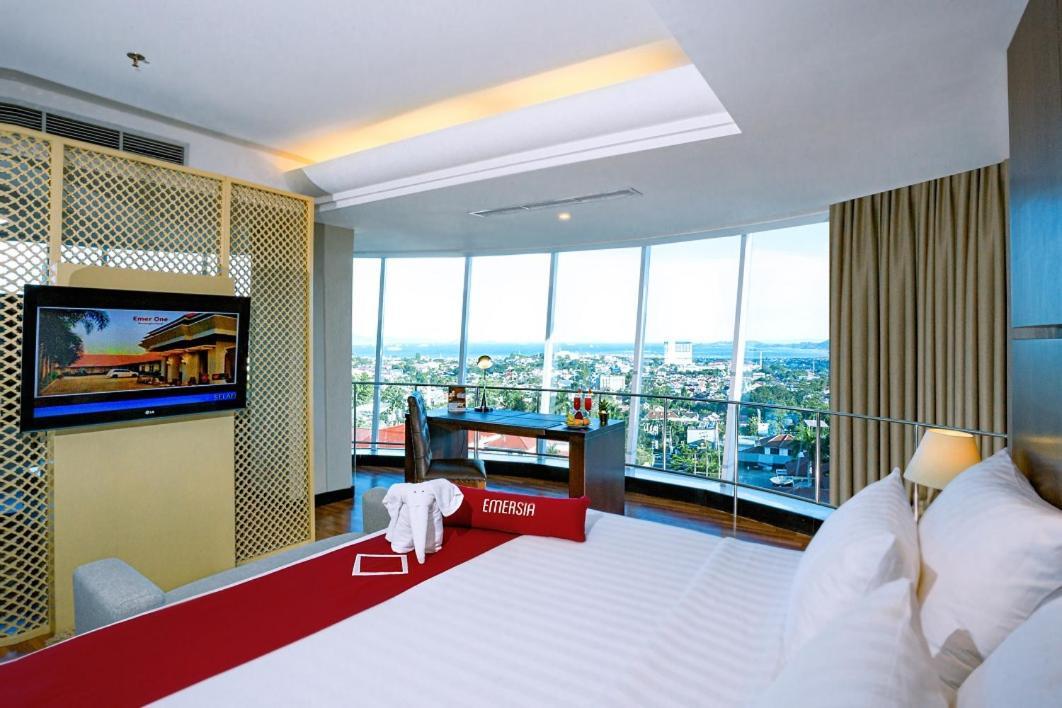 Emersia Hotel And Resort 반다르 람풍 외부 사진