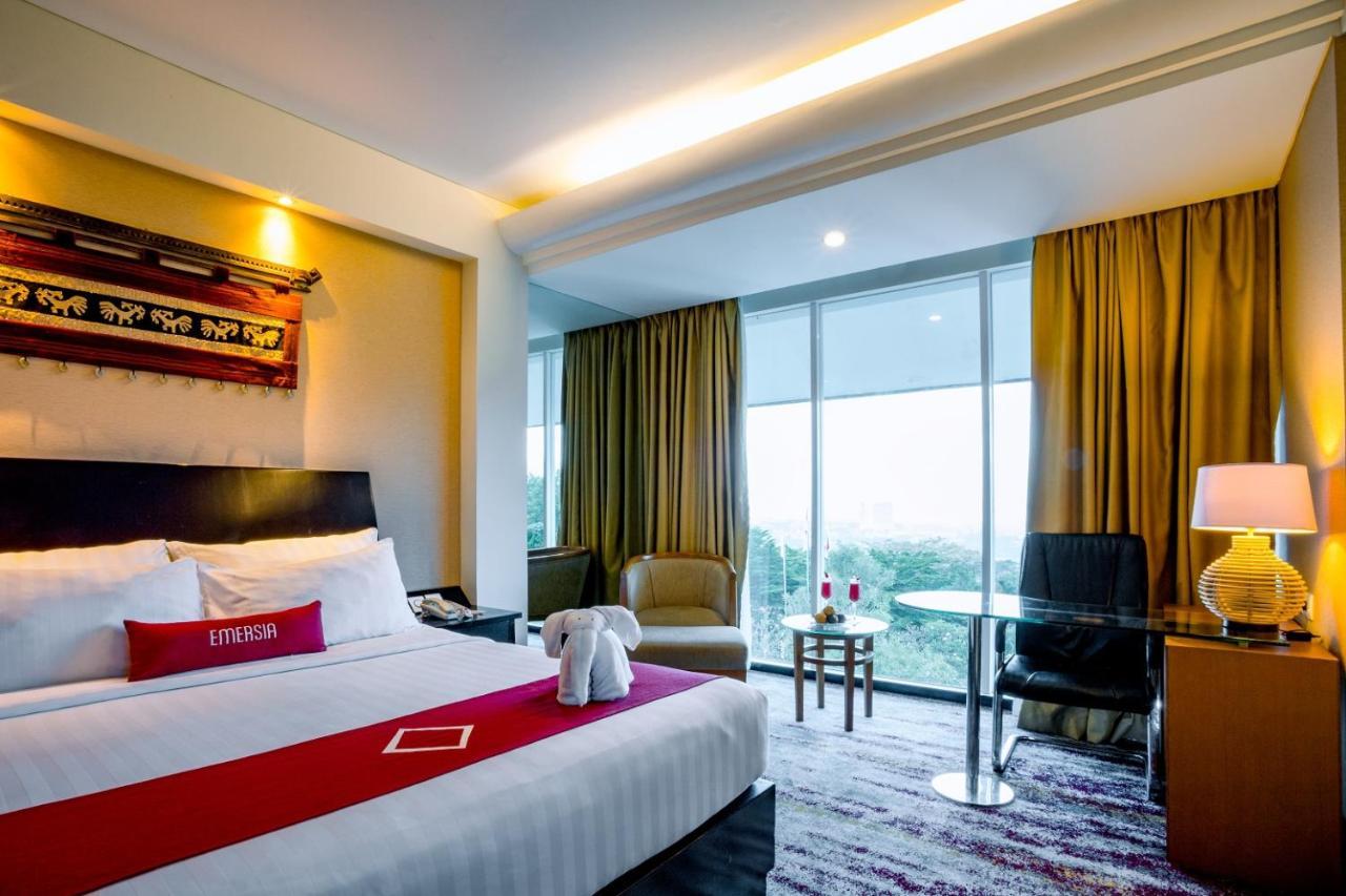 Emersia Hotel And Resort 반다르 람풍 외부 사진