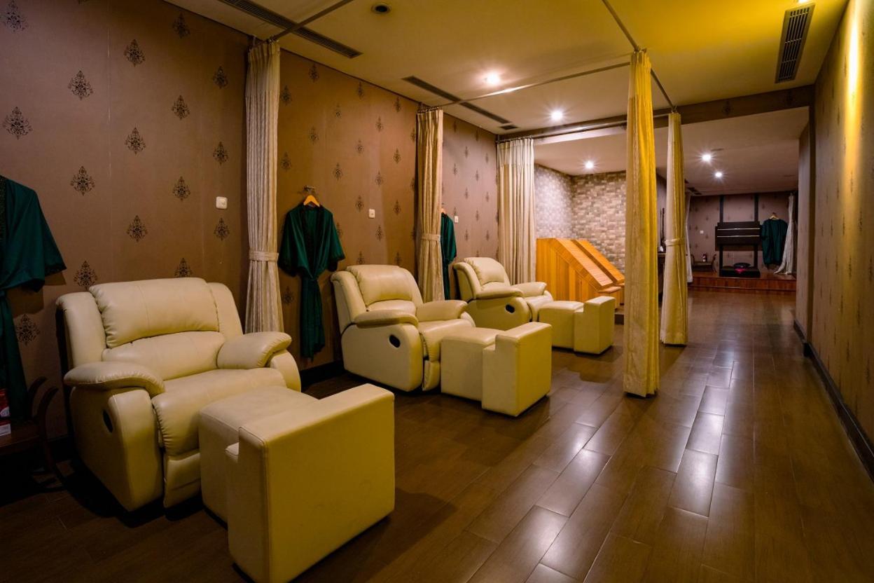 Emersia Hotel And Resort 반다르 람풍 외부 사진