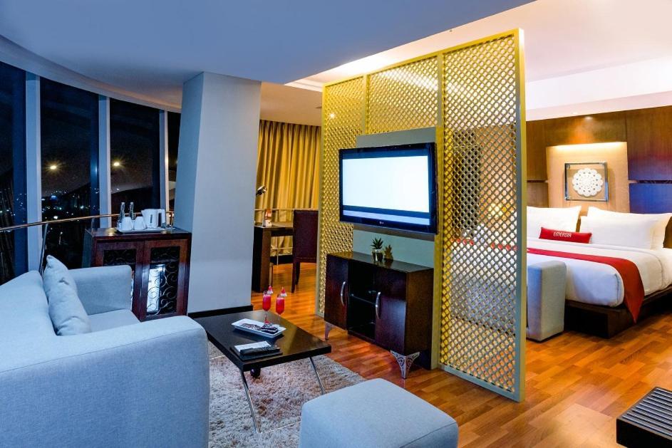 Emersia Hotel And Resort 반다르 람풍 외부 사진