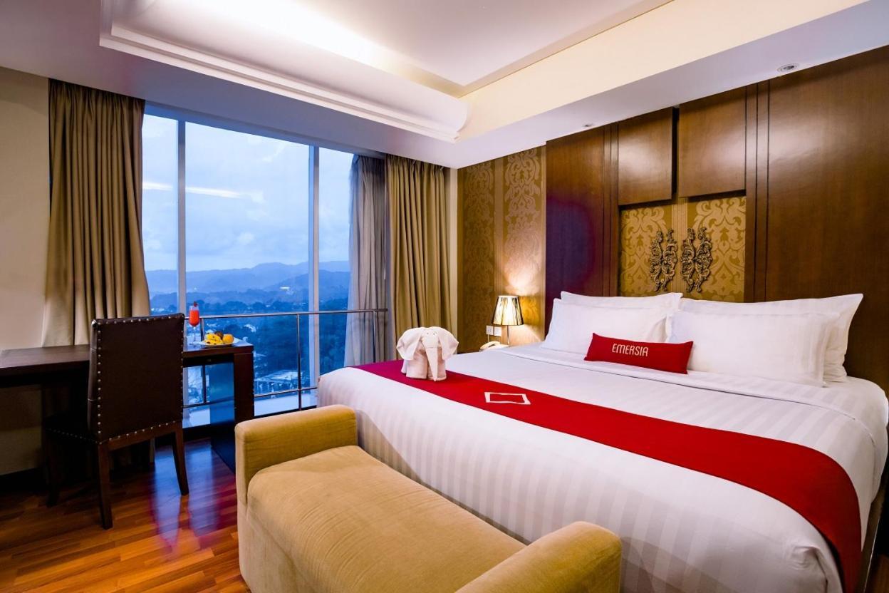 Emersia Hotel And Resort 반다르 람풍 외부 사진