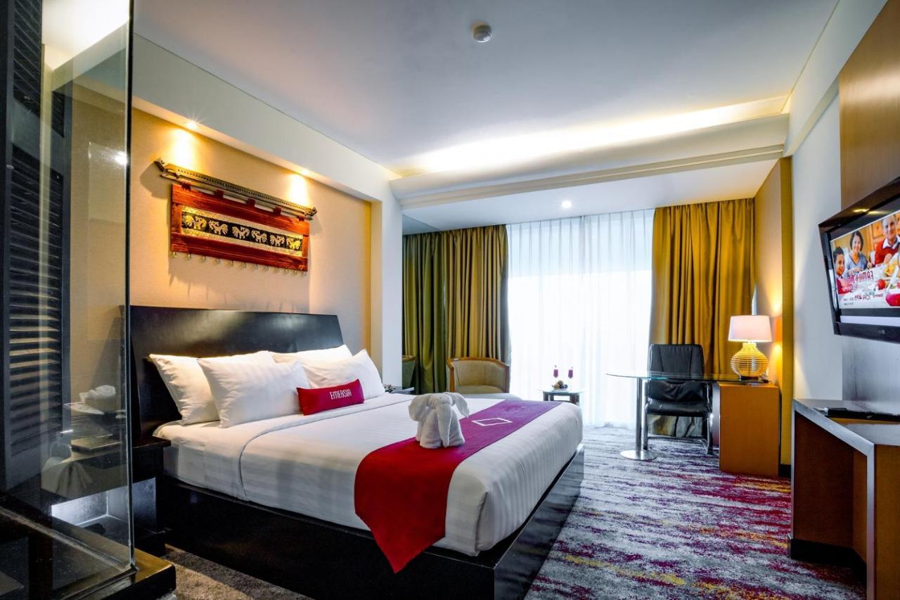 Emersia Hotel And Resort 반다르 람풍 외부 사진