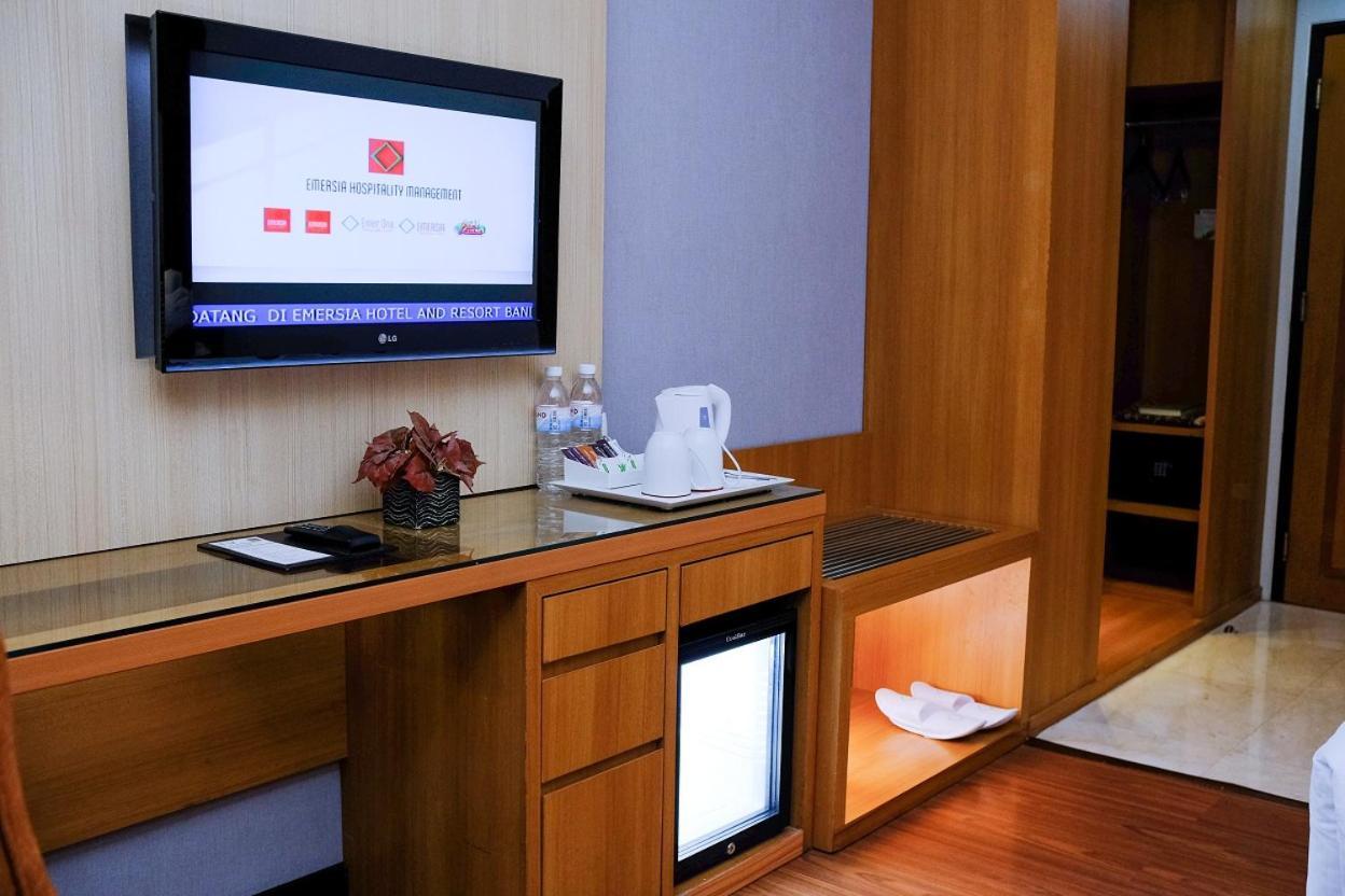 Emersia Hotel And Resort 반다르 람풍 외부 사진